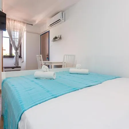 Appartement & Studio By The Way Baška